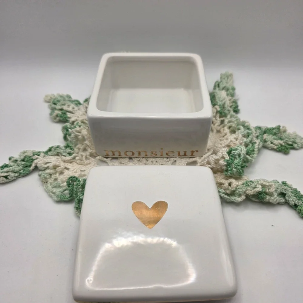 Creative Co-Op Monsieur White Ceramic Trinket Box Gold Heart DF0133A